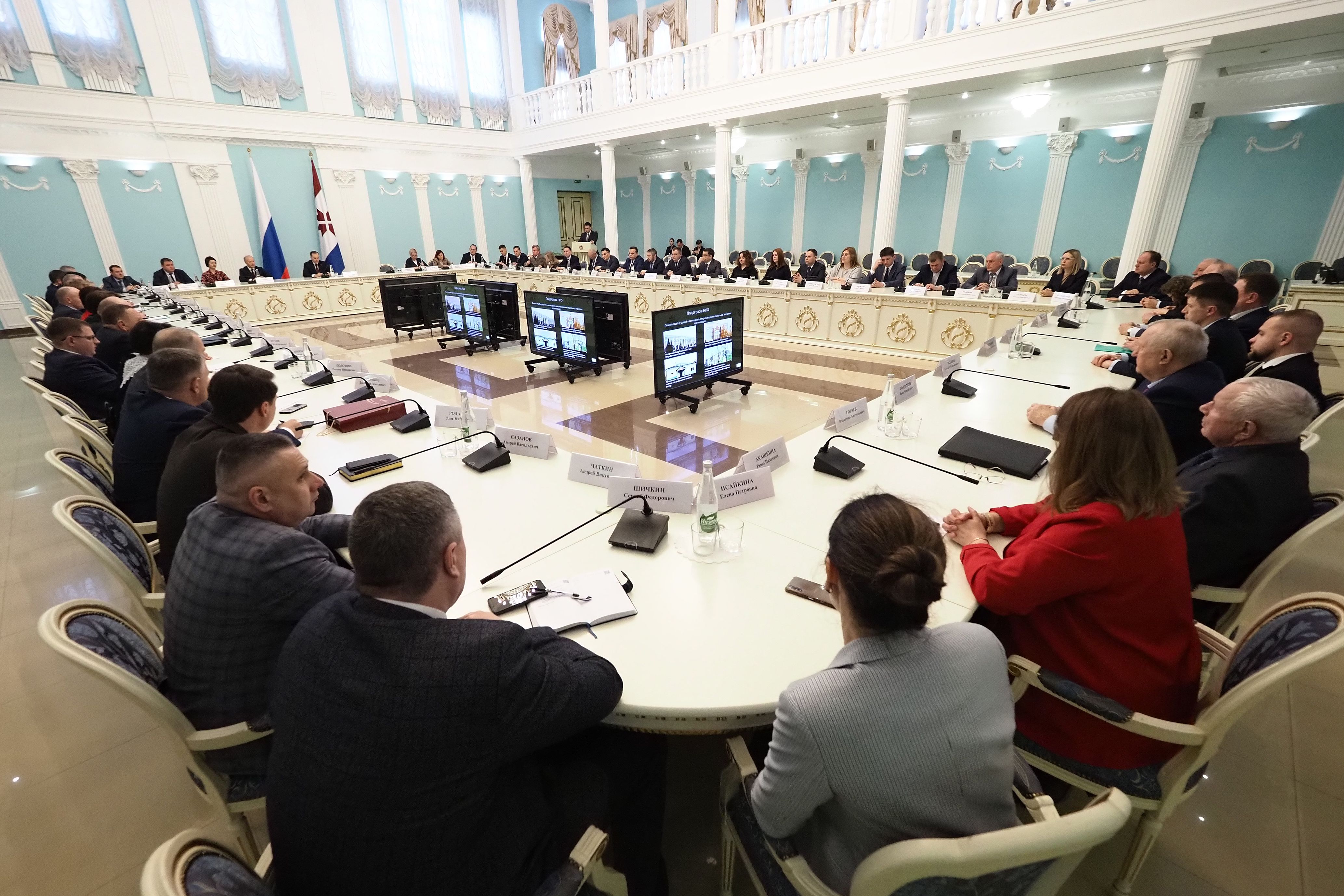Артём Здунов положительно оценил работу регионального Минземимущества